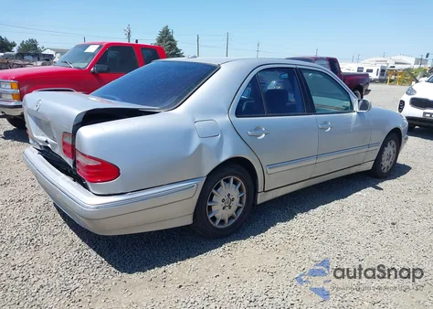 2000 Mercedes-Benz E 320 z USA, uszkodzony, nr VIN WDBJF65J6YB155478